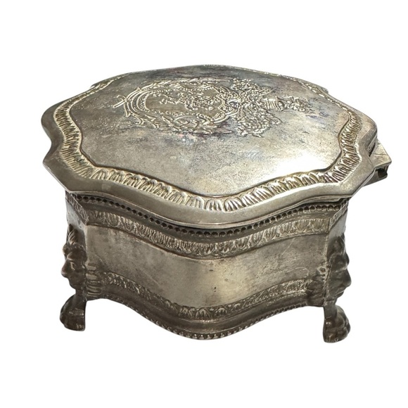 Vintage Lion Crest Jewelry Box w/Lion Claw Feet international Silver Co. - Picture 7 of 12